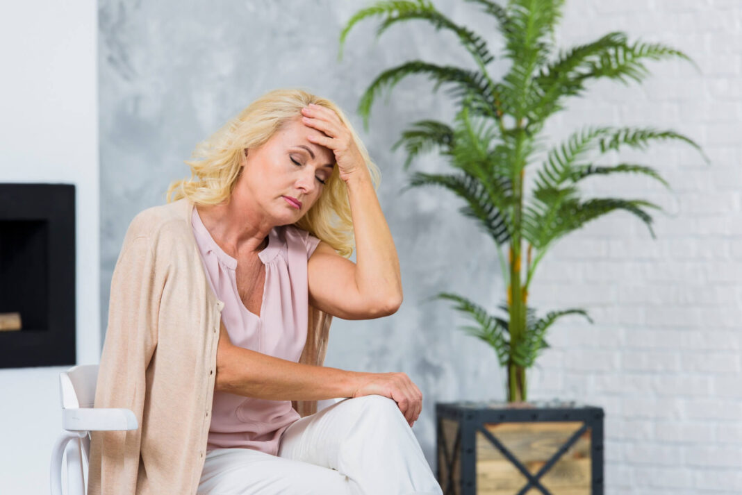 Moteris jaučianti diskomfortą menopauzės metu – ką vartoti menopauzės metu