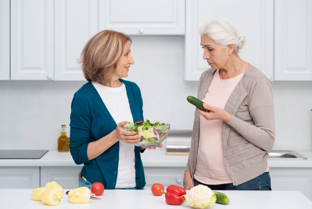 Vyresnio amžiaus moterys renkasi sveikus produktus – ką vartoti menopauzės metu
