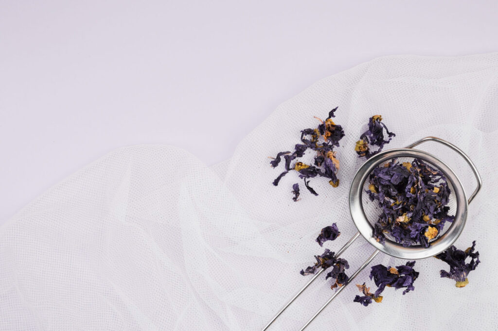 Arbata nuo spuogų – džiovintos žolelės ir arbatžolių sietelis