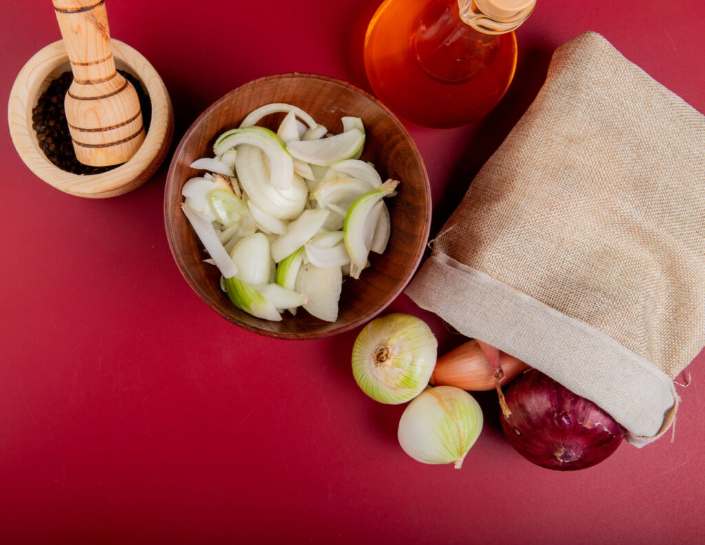 Natūralus vaistas nuo peršalimo su svogūnais ir medumi