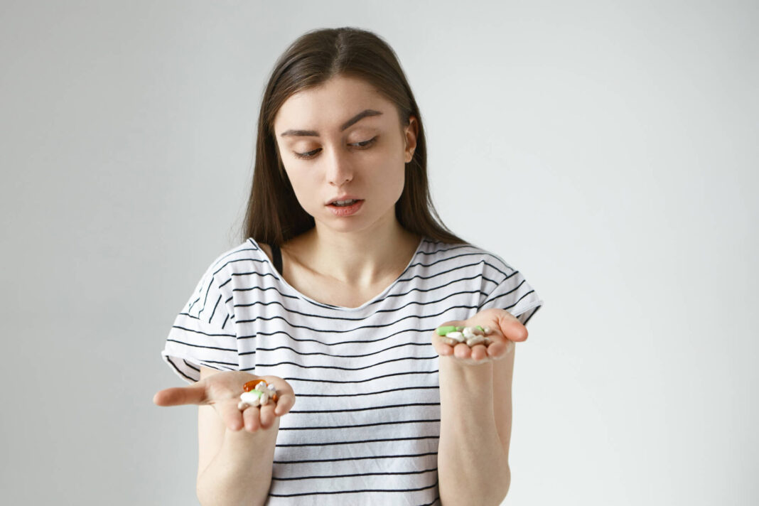 Neveiksmingi vitaminai – moteris abejoja papildų nauda