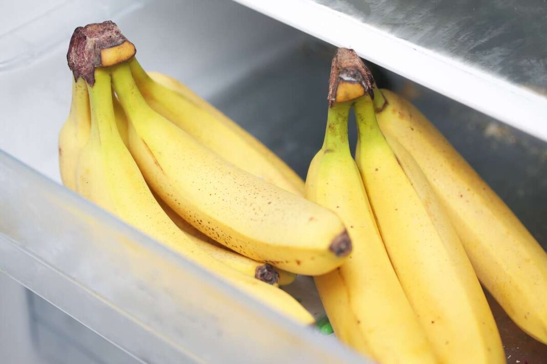 Bananų šalutinis poveikis – bananų kekės šaldytuve