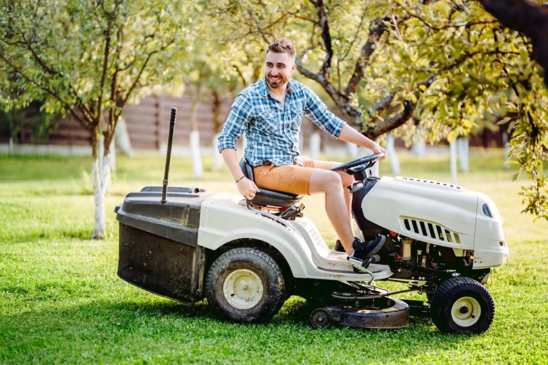 Kaip išsirinkti traktoriuką sodo priežiūrai