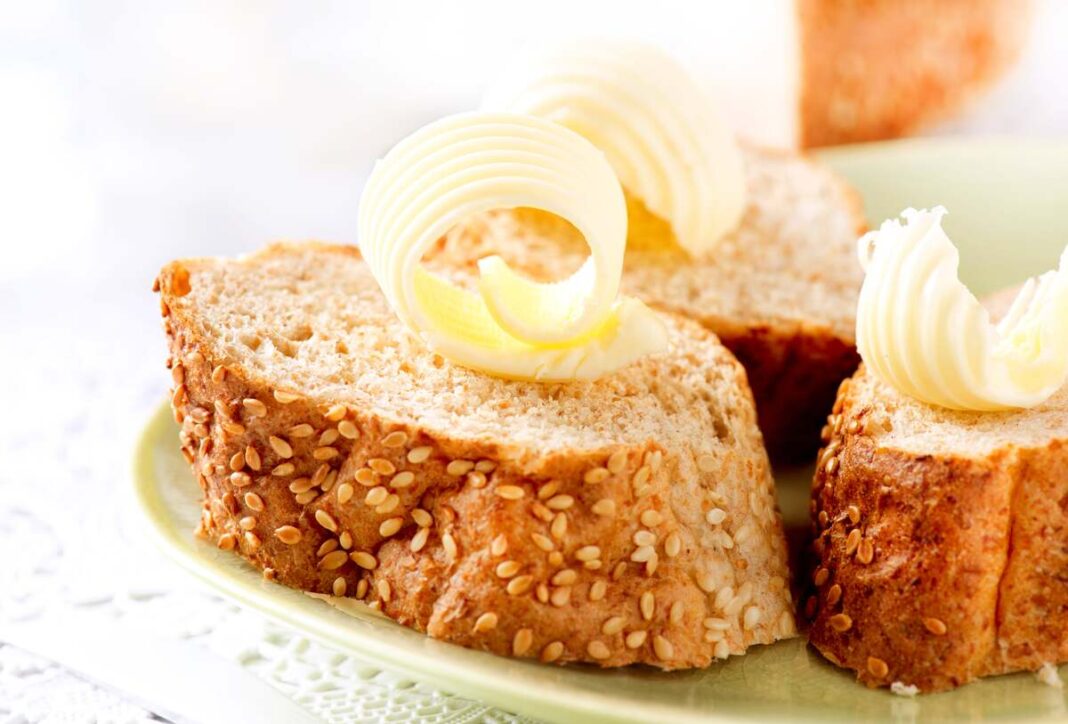 Padidėjęs cholesterolio kiekis maiste dažnai siejamas su margarinu ir balta duona