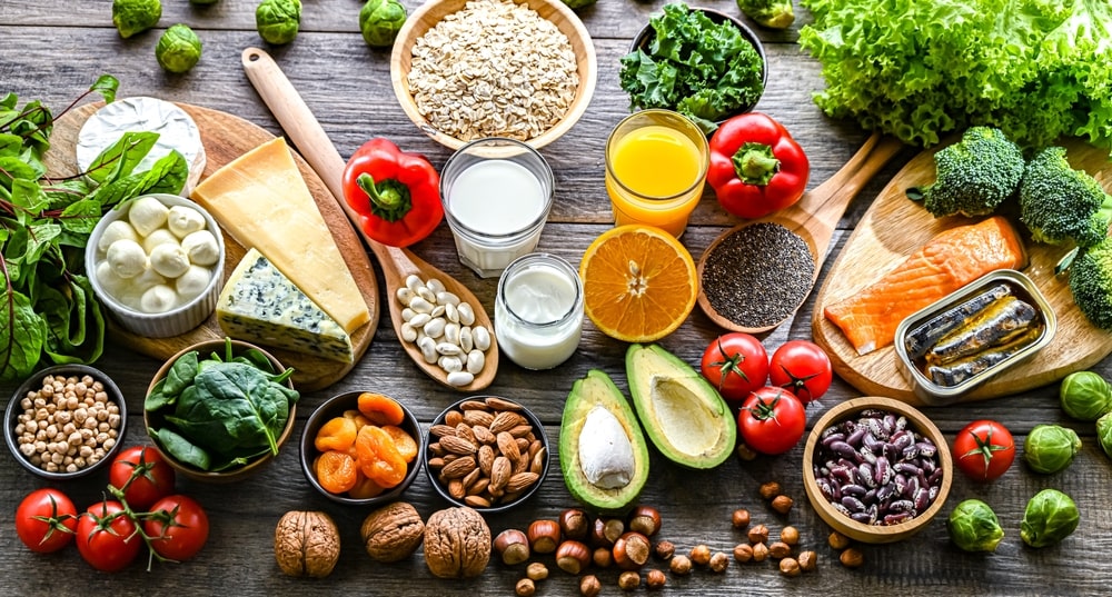 Įvairios maistinės medžiagos turtingos daržovės, tarp jų brokoliai, suteikiantys kaulams kalcio, vitamino K ir antioksidantų.