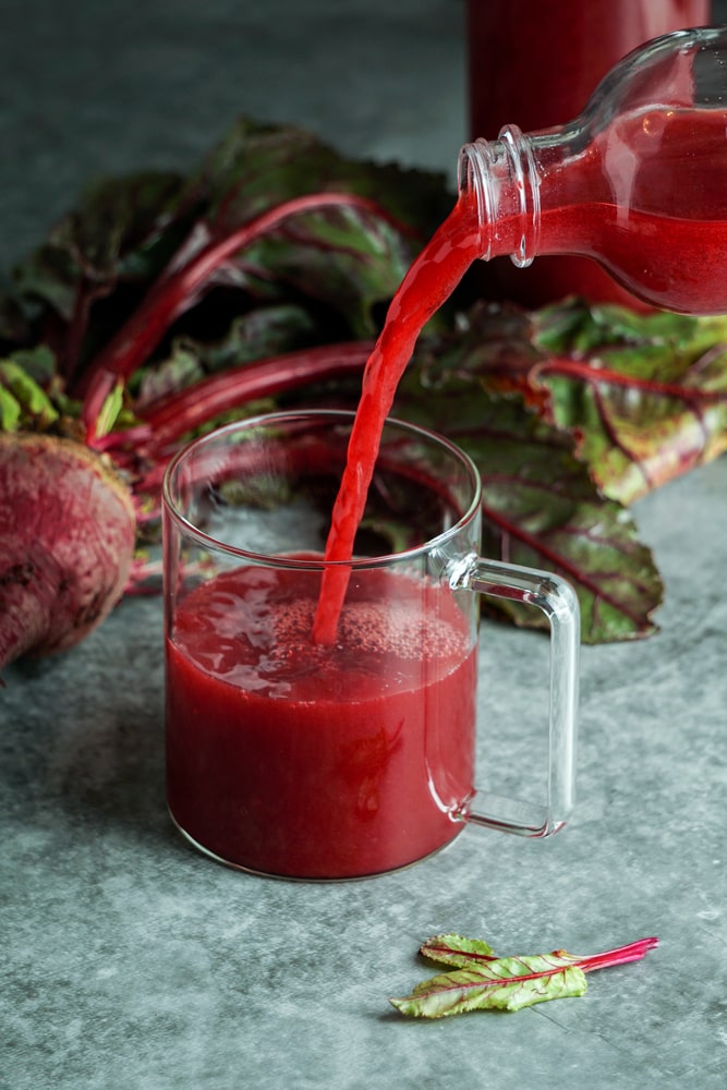 Regėjimo gerinimo sultys iš burokėlių ir daržovių – natūrali priemonė akių sveikatai stiprinti.