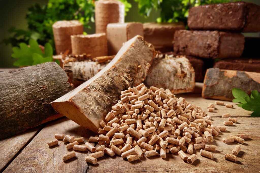 granulės išmaniajam namui pagamintos iš medienos atliekų – ekologiškas ir tvarus kuro pasirinkimas.
