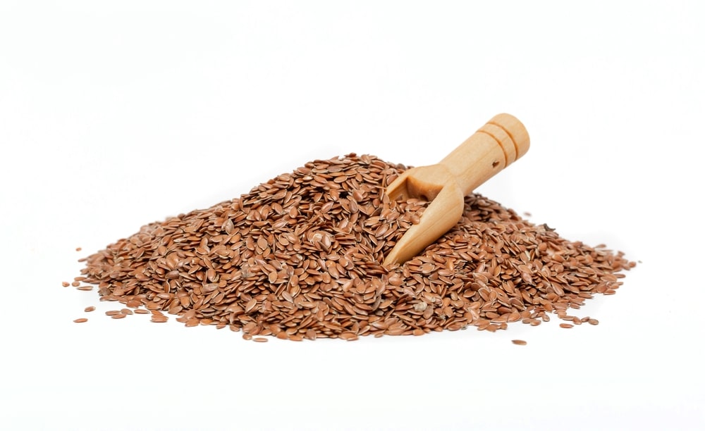 Ką valgyti kai skauda skrandį – linų sėmenys ramina gleivinę ir saugo skrandį nuo rūgšties dirginimo.