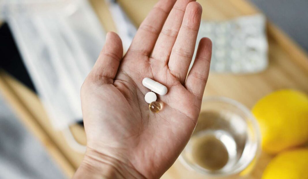 Vitamino D trūkumo požymiai dažnai verčia griebtis papildų – kapsulės ir tabletės saugo kaulus, imunitetą bei nuotaiką.