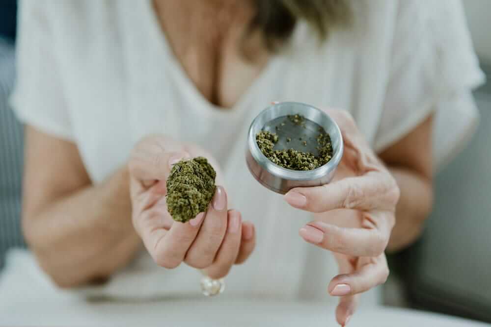 kanapės po 50 naudojamos nedideliais kiekiais namų aplinkoje