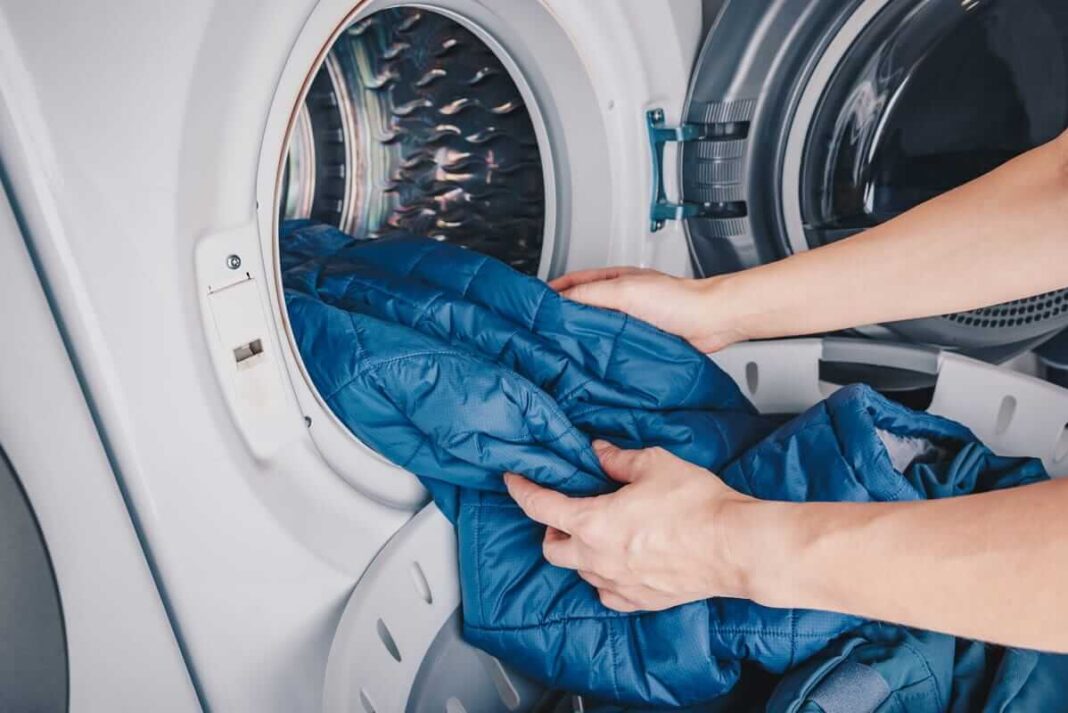 skalbti pūkinę striukę skalbyklėje naudojant švelnų režimą