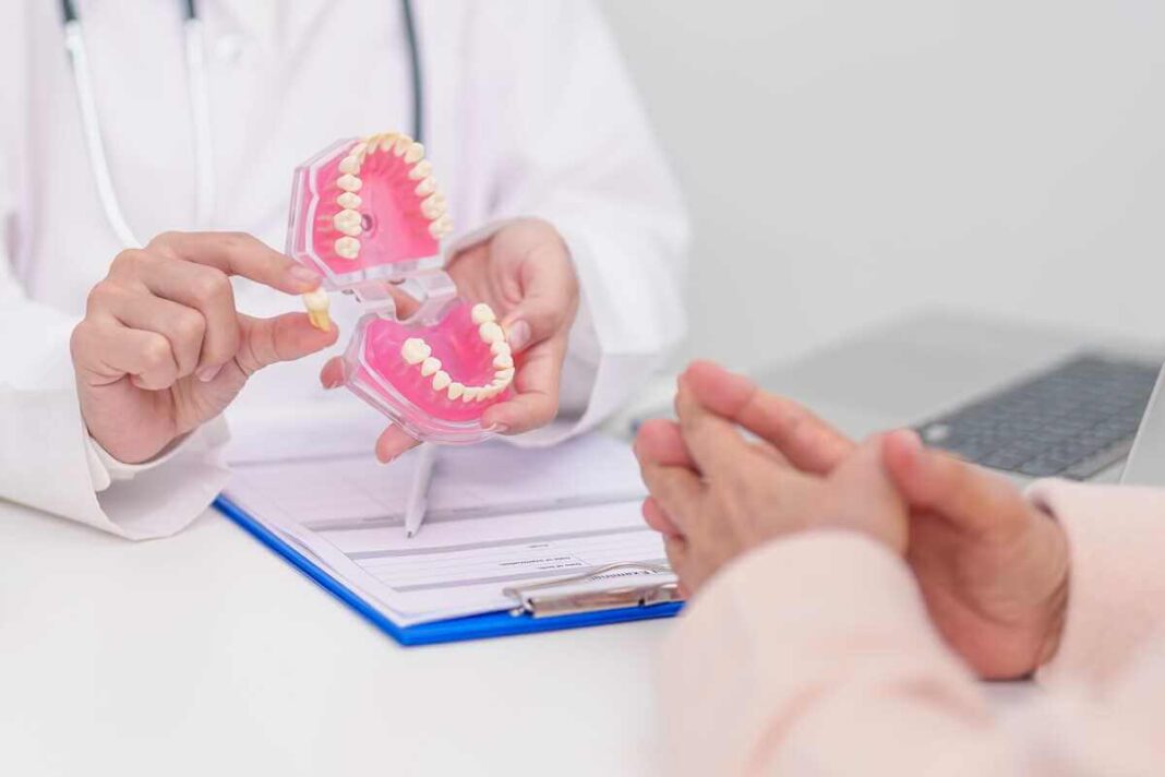 Odontologinė identifikacija atliekama specialisto, lyginant turimus žandikaulio modelius su pomirtiniais duomenimis.