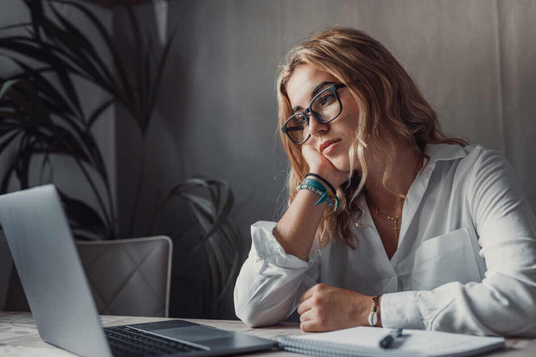 Organizmo valymas pavasarį yra būtinas, kai jaučiamas nuolatinis mieguistumas ir energijos trūkumas dirbant.