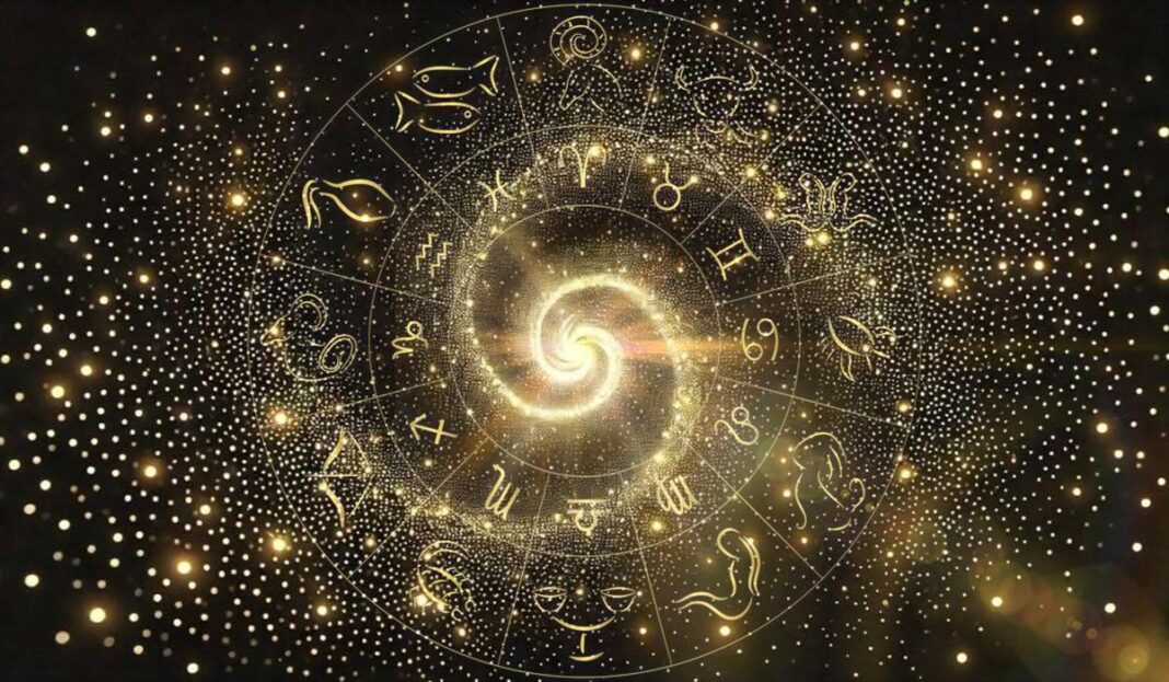 Auksinis zodiako ratas su dvylika ženklų žvaigždėtame tamsiame fone