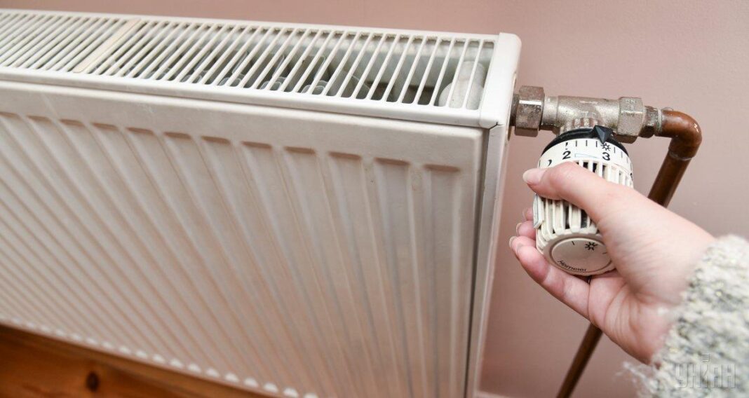 Ranka reguliuoja balto radiatoriaus termostatinį vožtuvą