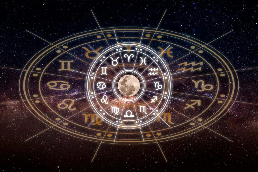 Astrologinis zodiako ratas su Mėnuliu žvaigždėtame kosmoso fone